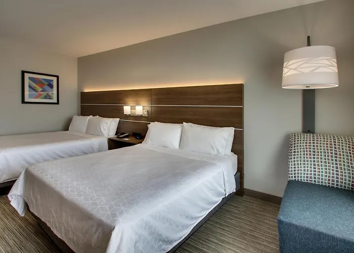 Express & Waukegan/gurnee By Ihg 2* Waukegan