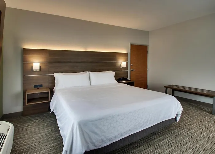 Express & Waukegan/gurnee By Ihg Waukegan