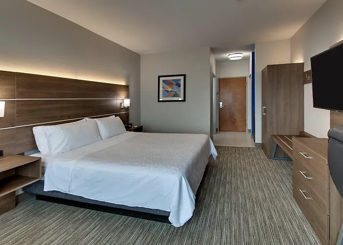 Express & Waukegan/gurnee By Ihg Hotel