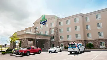 Express & Waukegan/gurnee By Ihg Hotel