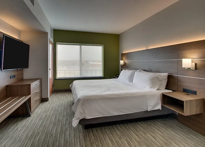 Express & Waukegan/gurnee By Ihg Hotel 2*