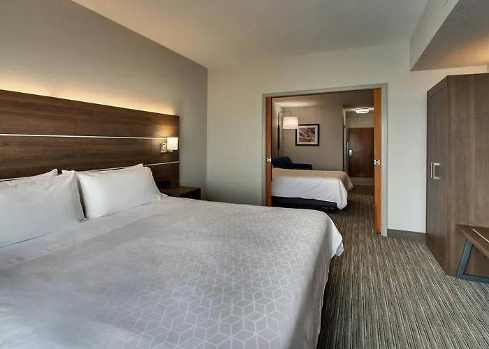Express & Waukegan/gurnee By Ihg Hotel 2*