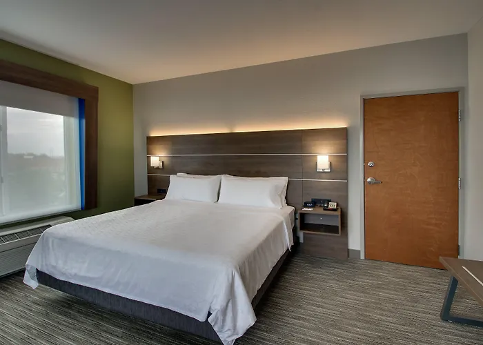 Express & Waukegan/gurnee By Ihg Waukegan