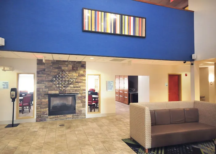 Express & Waukegan/gurnee By Ihg Hotel Waukegan