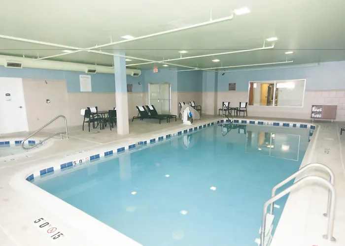 Express & Waukegan/gurnee By Ihg Hotel 2*