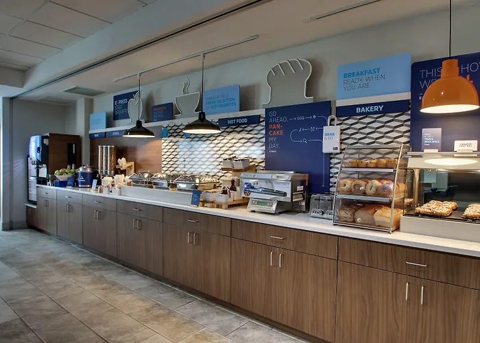 Express & Waukegan/gurnee By Ihg Hotel 2*