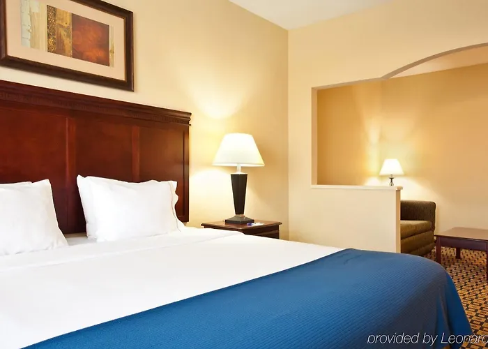 Express & Waukegan/gurnee By Ihg Hotel