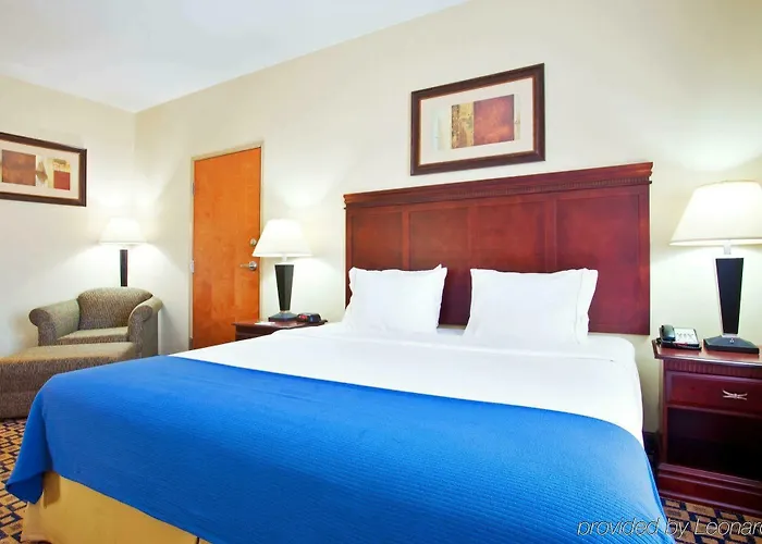 Express & Waukegan/gurnee By Ihg Hotel