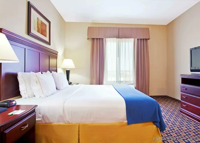 Express & Waukegan/gurnee By Ihg Hotel 2*