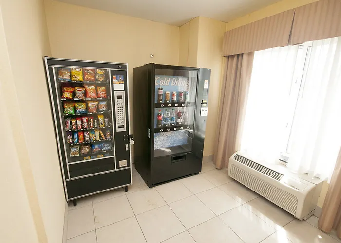 Express & Waukegan/gurnee By Ihg Hotel 2*